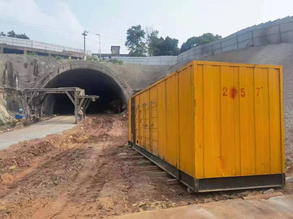 西陵发电机出租自启装置的工作原理是什么？